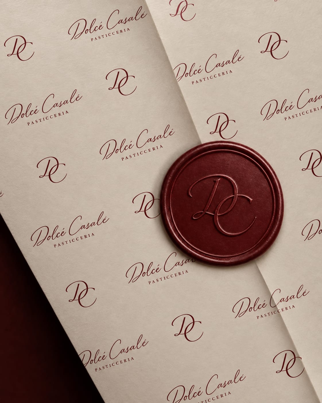 Bordo mühür ve monogramlı kâğıt
